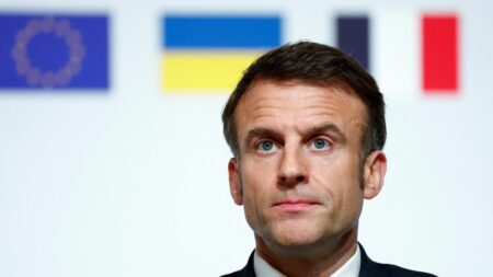 Macron n’exclut pas l’envoi de troupes en Ukraine, selon ancien colonel et spécialiste géopolitique Envoi de troupes en Ukraine "pas exclu" par Emmanuel Macron : la question fait désormais partie des "options", selon un ancien colonel
Une déclaration "extrêmement rare, une phrase choc, un message clairement adressé aux Russes", commente le spécialiste de géopolitique Peer De Jong.