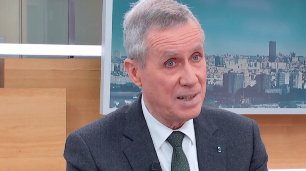 Justice : "On ne doit pas se laisser emporter par ses affects quand on est magistrat", explique l'ancien procureur François Molins, qui publie ses mémoires
          À l'occasion de la sortie des mémoires de François Molins, intitulées "Au nom du peuple français", l'ancien procureur de la République est l'invité du 12/13 info, lundi 26 février.