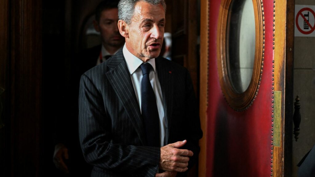Cour de cassation, mises en examen et affaires en cours : ce qui attend Nicolas Sarkozy sur le front judiciaire
          L'ancien chef de l'État se pourvoit en cassation dans l'affaire Bygmalion. Cette procédure s'ajoute à une première procédure similaire dans "l'affaire des écoutes" ainsi qu'à deux enquêtes en cours, notamment pour trafic d'influence.