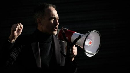 Elections européennes 2024 : le conseil national du Parti socialiste approuve Raphaël Glucksmann comme tête de liste
          Les militants socialistes se prononceront le 8 février sur la composition de cette liste et sur la personne qui la conduira. Leur vote sera ensuite entériné le 10 février.