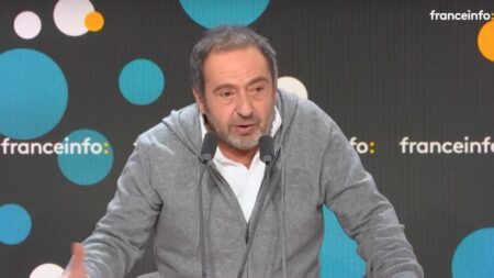 Patrick Timsit à l’affiche du film "Tombés du camion" : "J'ai réalisé ce qui m'était arrivé avec le conflit ukrainien"
          Tous les jours, une personnalité s'invite dans le monde d'Élodie Suigo. Mercredi 28 février 2024 : l’humoriste, comédien et réalisateur, Patrick Timsit. Il est à l'affiche du film "Tombés du camion", de Philippe Pollet-Villard qui sort aujourd’hui.