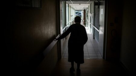 Pyrénées-Atlantiques : un Ehpad de Bordes visé par une plainte pour homicide involontaire et mauvais traitement
          Une plainte pour homicide involontaire a été déposée, fin décembre 2023, contre un Ehpad de Bordes dans les Pyrénées-Atlantiques.