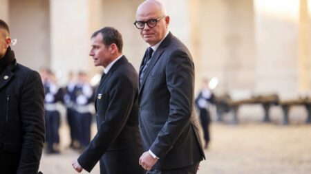 Présidentielle 2027 : Édouard Philippe se prépare en souhaitant "prendre le pouls du pays"
          Avec des déplacements sur le terrain, le maire du Havre et patron du parti Horizons, trace son chemin en vue de la prochaine élection présidentielle.