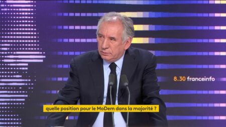 Présidentielle 2027 : "Je n'ai jamais renoncé à aucun des devoirs qui sont les miens", affirme François Bayrou
          Le président du MoDem ne rejette pas l'idée d'être candidat à l'élection présidentielle de 2027.