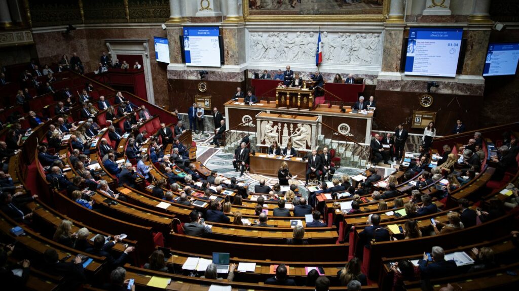 Dérives sectaires : l'Assemblée nationale adopte le projet de loi avec l'article créant un nouveau délit de "provocation à l'abstention de soins" médicaux
          Il a fallu deux votes pour obtenir l'aval d'une majorité de députés sur la création de ce nouveau délit.