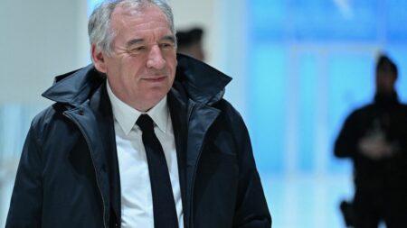 Relaxé dans affaire assistants parlementaires européens: François Bayrou non-condamné, son parti MoDem l’est François Bayrou relaxé dans l'affaire des assistants parlementaires européens du MoDem, son parti condamné
Le tribunal de Paris a prononcé des peines contre la majorité des cadres et élus du parti centriste qui étaient poursuivis. Le maire de Pau n'est pas condamné "au bénéfice du doute".