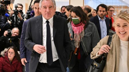 Édito



  

  
  

      

  

  
    François Bayrou relaxé : quel avenir politique pour le patron du MoDem ?
          Jugé pour complicité dans l’affaire des assistants supposés fictifs du Modem, François Bayrou a été relaxé lundi. Après Éric Dupond-Moretti et Olivier Dussopt, c'est un troisième soutien du Président qui est blanchi. Pourra-t-il peser à nouveau dans la suite du quinquennat ?