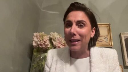 Remaniement : "On ne voit pas de changement de cap", déplore la porte-parole du groupe RN à l'Assemblée
          Interrogée par le 19/20 info, jeudi 8 février, la députée RN Laure Lavalette a exprimé avoir peu d'attentes quant à la nomination de l'équipe gouvernementale.