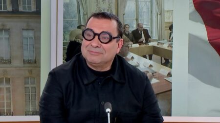 Richard Ramos, Secrétaire Général Adjoint du MoDem, estime que Renaissance est désormais un parti de droite Remaniement : Renaissance est devenu "un parti de droite", estime Richard Ramos, secrétaire général adjoint du MoDem
La suite du remaniement gouvernemental de Gabriel Attal a été annoncée jeudi 8 février. Invité du 19/20 info quelques minutes avant cette annonce, Richard Ramos, secrétaire général adjoint du MoDem, est notamment revenu sur les déclarations de François Bayrou.