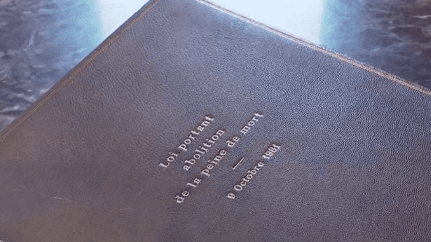 Robert Badinter, décédé : combat pour l'abolition de la peine de mort.