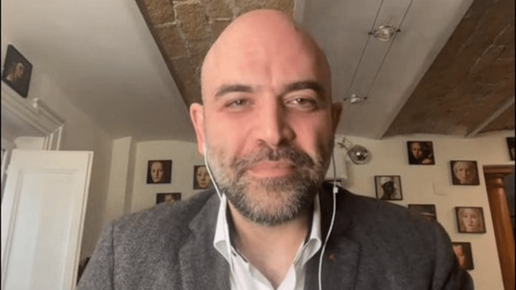 Lutte contre le trafic de drogue : "Je crois que j'ai brûlé ma vie", raconte Roberto Saviano aux sénateurs français
          Sous protection depuis ses révélations sur les pratiques de la mafia et sur le narcotrafic, il y a 20 ans, Roberto Saviano explique aux sénateurs français que c'est au pouvoir politique de prendre des mesures, et défend la légalisation du cannabis.