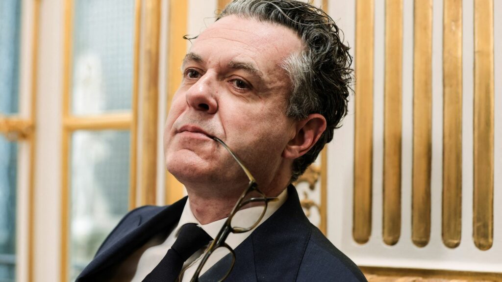 Christophe Béchu emmène tous ses ministres délégués en Auvergne-Rhône-Alpes pour un déplacement de 24 heures sur la transition écologique
          Alors que l'écologie semble un peu moins à la mode ces derniers temps, le ministre de la Transition écologique veut montrer par ce déplacement qu'elle bouge encore... y compris au gouvernement.