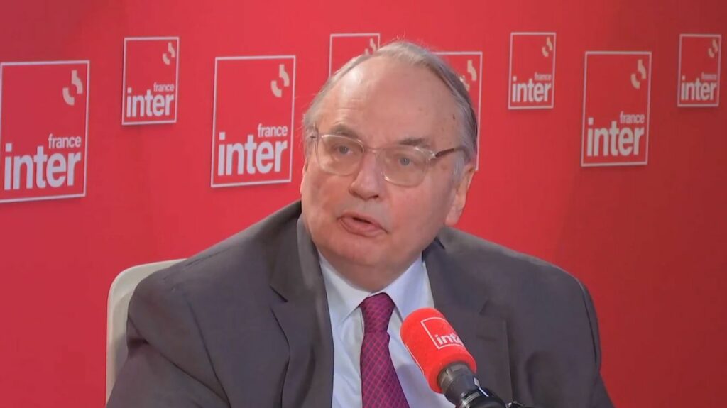 Guerre en Ukraine : "Nous avons une obligation de résultat, il faut se mobiliser", plaide le député Jean-Louis Bourlanges
          L'élu centriste, également président de la Commission des Affaires étrangères de l'Assemblée nationale, s'inquiète de l'impact qu'aurait une victoire russe en Ukraine sur le reste de l'Europe.