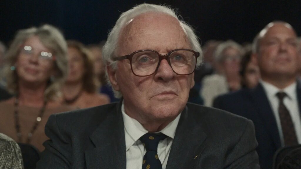 Cinéma : Nicholas Winton, le Schindler britannique, immortalisé sur grand écran
          Le film "Une vie" sort mercredi 21 février au cinéma. Il raconte l'histoire de Nicholas Winton, un Anglais qui a sauvé plus de 600 enfants juifs. L'occasion pour le 12/13 info de se pencher sur le parcours de ce héros méconnu de l'Histoire, surnommé le Schindler britannique.
