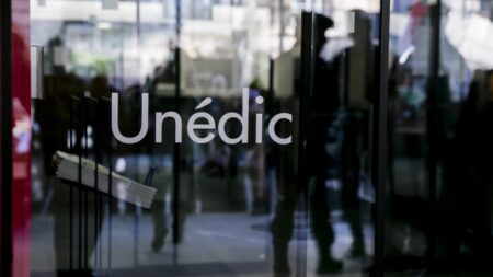 Assurance-chômage : des résultats financiers nettement moins bons que prévus en 2024
          L’Unédic, l’organisme qui gère l’assurance-chômage, a révisé à la baisse sa prévision d'excédent, ce qui risque d’inciter le gouvernement à réformer le régime pour réaliser des économies supplémentaires.