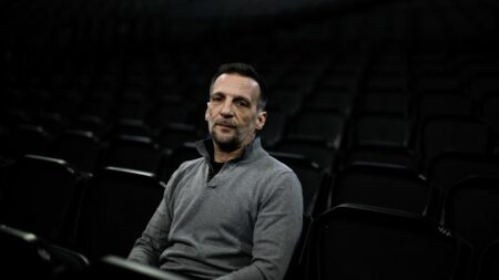"Je vais te péter toutes tes dents" : on vous explique pourquoi Mathieu Kassovitz a la haine envers Saïd Taghmaoui
          Depuis une semaine, le réalisateur s'en prend sur les réseaux sociaux et dans les médias à l'un des acteurs principaux de son film culte, "La Haine". Au point de le défier sur un ring, car la brouille entre les deux hommes ne date pas d'hier.