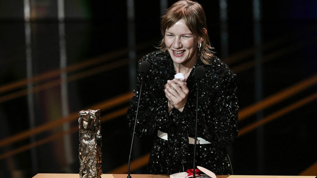 Reportage



  

  
  

      

  

  
    "Bien sûr qu'elle mérite un Oscar" : en Allemagne, la ville d'enfance de Sandra Hüller croit au sacre de l'actrice d'"Anatomie d'une chute"
          L'actrice allemande, révélée par la comédie "Toni Erdmann" en 2016, est en lice pour l'Oscar de la meilleure actrice.