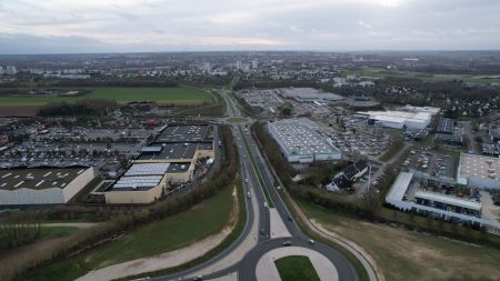 Carte



  

  
  

      

  

  
    Zones commerciales : découvrez les 74 sites dont le gouvernement veut financer la transformation
          Ces collectivités ont remporté un appel à projets lancé en septembre. Le gouvernement espère rendre ces zones plus modernes et attractives, et y encourager la construction de logements.