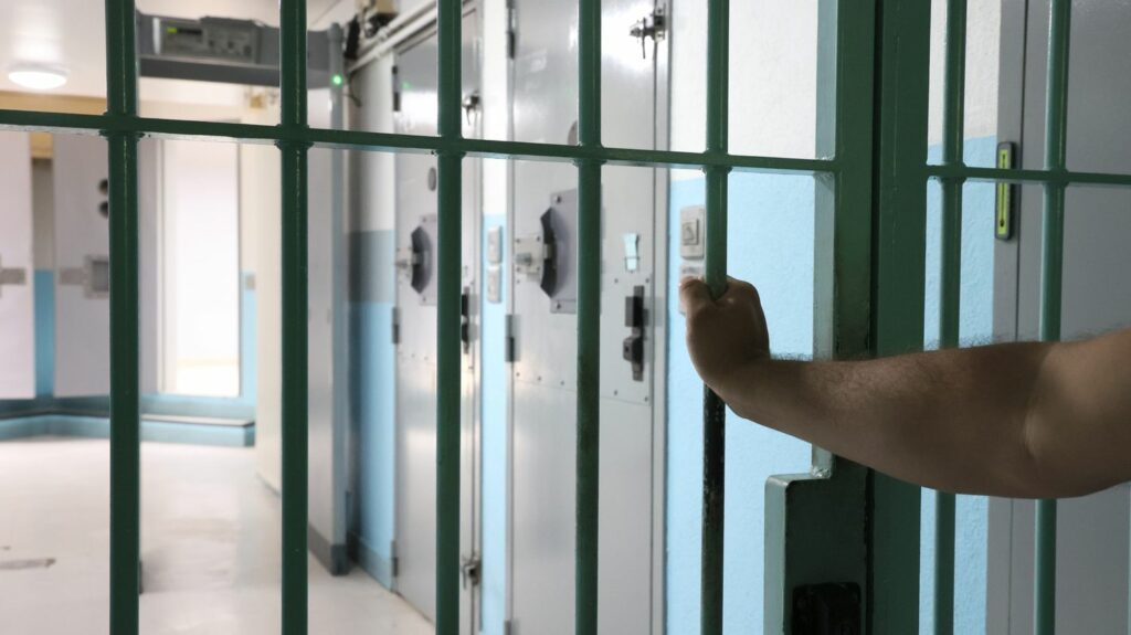 Face à ses difficultés financières, l'Observatoire international des prisons "en appelle au soutien de toutes et tous"
          L'association qui agit pour le respect des droits de l'homme en milieu carcéral  "connaît de sérieuses difficultés financières susceptibles de réduire considérablement sa capacité d’intervention".
