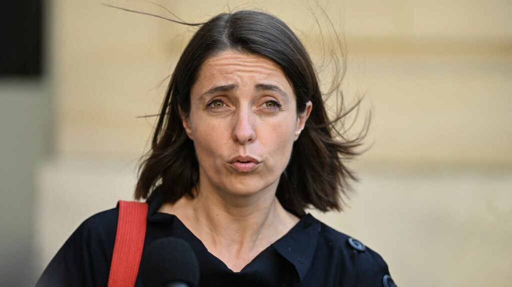 Assurance chômage : "Pas besoin de faire de séminaire gouvernemental pour 'brainstormer'", réplique la patronne de la CGT à Gabriel Attal
          Le gouvernement organise un séminaire autour du travail mercredi matin, décliné autour de l'incitation à la reprise d’emploi, la désmicardisation et une réflexion collective sur les nouvelles formes de travail.