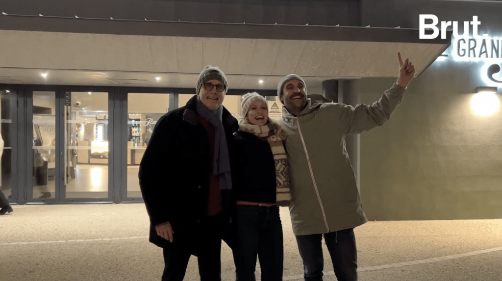 Vidéo



  

  
  

      

  

  
    Avec Alexandra Lamy pour la promotion du film “La promesse verte”
          Dans le thriller écologique “La promesse vert” réalisé par Edouard Bergeon, Alexandra Lamy interprète le rôle d’une mère qui se bat pour faire libérer son fils, Félix Moati, condamné à mort en Indonésie. Brut a suivi l’actrice pendant une journée de rencontre avec le public aux Sables-d’Olonne.