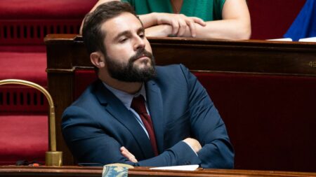 « Arrêt menstruel »: Proposition de loi de Sébastien Peytavie crée malaise chez la majorité, examen à l’Assemblée Congé menstruel : la proposition de loi portée par un député écologiste représente un sujet "piégeux" pour la majorité
La commission des Affaires sociales de l'Assemblée examine mercredi la proposition de loi de Sébastien Peytavie, député écologiste de Dordogne, visant à instaurer un "arrêt menstruel" pour les femmes qui ont des règles trop douloureuses. Le sujet embarrasse la majorité présidentielle.