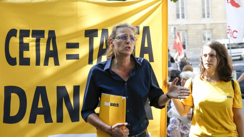 Ceta au Sénat : "C'est un vrai hold-up antidémocratique", dénonce Karine Jacquemart, directrice générale de Foodwatch France
          Le Sénat doit examiner l'accord de libre-échange entre l'Union européenne et le Canada mais des élus alliés de la majorité "ont déposé une motion de retrait", de crainte qu'il ne soit rejeté, s'indigne l'organisation non gouvernementale de défense des consommateurs.