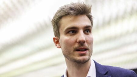 Communistes contre l’accord bilatéral France-Ukraine: Vote confirmé au Sénat, selon Deffontaines Ukraine : au Sénat, les communistes "voteront contre" l'accord bilatéral avec la France, selon leur tête de liste aux européennes
Après un vote contre à l'Assemblée nationale, Léon Deffontaines assure que le PCF votera également contre l'accord bilatéral de sécurité entre la France et l'Ukraine, au Sénat, mercredi.