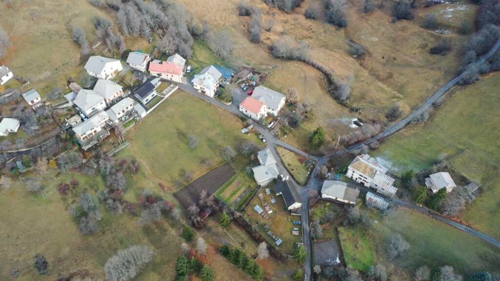 Disparition du petit Emile : 17 personnes ont été convoquées pour participer à la mise en situation
          Des membres de la famille, des voisins et des témoins visuels sont convoqués, jeudi, dans le hameau du Haut-Vernet.