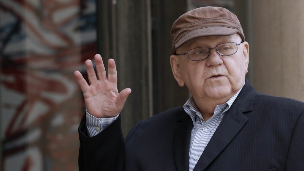 L'écrivain bosniaque et scénariste de Kusturica, Abdulah Sidran, est mort à l'âge de 79 ans
          L'auteur avait eu de graves problèmes de santé en 2023, ce qui l'avait conduit à ne plus apparaître en public, et à ne communiquer qu'occasionnellement sur les réseaux sociaux.