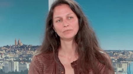 Disparition d'Emile : "Beaucoup de témoignages" montrent que son grand-père "était quelqu'un d'extrêmement violent", affirme la journaliste Ixchel Delaporte
          Alors que les investigations se poursuivent pour retrouver le petit garçon, le passé de son grand-père refait surface. Ixchel Delaporte, journaliste documentariste, et Marc Rollang, capitaine de gendarmerie et porte-parole de l'association Gendarmes et citoyens, étaient les invités du 12/13 info, jeudi 21 mars.