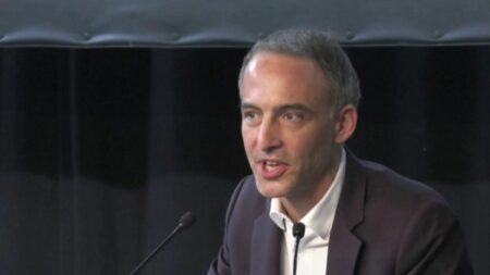 Élections européennes: Campagne lancée par la gauche à Lyon, duel RN-Renaissance contesté Élections européennes : la gauche lance sa campagne
Le Parti socialiste et Place publique ont réuni leurs troupes à Lyon, dans le Rhône, dimanche 10 mars. Raphaël Glucksmann réfute un duel entre le Rassemblement national et Renaissance pour les élections européennes.