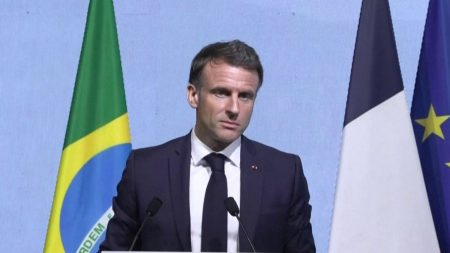 Mercosur : Emmanuel Macron souhaite bâtir "un nouvel accord"
          Lors de sa visite d'État au Brésil, Emmanuel Macron a appelé à bâtir un nouveau Mercosur. Le président de la République veut renégocier cet accord commercial qu'il juge "très mauvais".