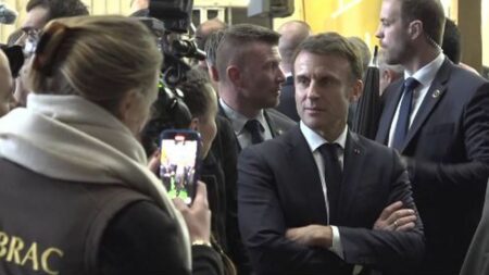 Vrai ou faux



  

  
  

      

  

  
    Emmanuel Macron a-t-il dit que "les smicards préfèrent des abonnements VOD à une alimentation plus saine" ?
          Une phrase sur les "smicards", attribuée à Emmanuel Macron, a fait la Une de La Marseillaise. Les propos du chef de l'État n'auraient pas été rapportés précisément.