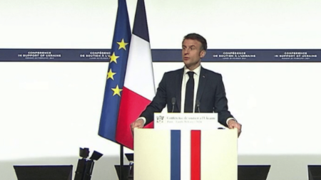 Emmanuel Macron s’exprimera sur la guerre en Ukraine dans une interview attendue aux 20 Heures de TF1 et France 2 Guerre en Ukraine : une interview très attendue d'Emmanuel Macron aux 20 Heures de TF1 et France 2
Emmanuel Macron va donner un entretien aux 20 Heures de TF1 et France 2 le jeudi 14 mars. Le chef de l'État va revenir sur la guerre en Ukraine et le soutien de la France à Kiev. Une interview très attendue par des Français rencontrés dans les Hauts-de-Seine, jeudi matin.
