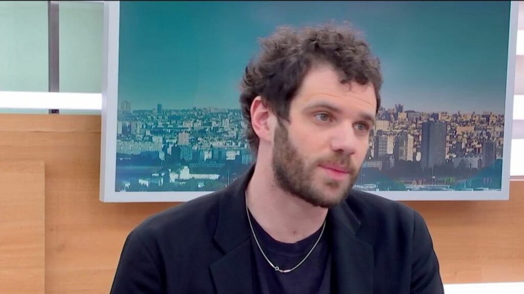 Cinéma : Félix Moati "très sensible à l'injustice" que subit le personnage de son dernier film, "La promesse verte"
          Mercredi 27 mars, Félix Moati était l'invité des cinq dernières minutes du 12/13 info, pour parler de "La promesse verte", réalisé par Édouard Bergeon.