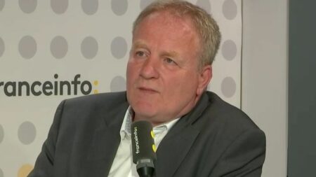 Assurance chômage : "Bruno Le Maire n'y connaît rien" et "met les choses à l'envers", dénonce François Hommeril, de la CFE-CGC
          Le président de la CFE-CGC est cosignataire d’une tribune publiée lundi sur le site du journal Le Monde appelant le gouvernement à renoncer à une nouvelle réforme de l'assurance-chômage