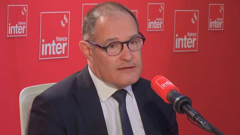 Frontex : accusé d'avoir fermé les yeux sur des exactions de membres de l'UE, Fabrice Leggeri dénonce "une instrumentalisation politique"
          "Ce que j'ai vu dans mes fonctions européennes est trop grave et m'oblige à intervenir en politique et à m'engager", déclare-t-il pour justifier son engagement au Rassemblement national.