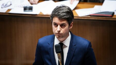 Gabriel Attal et la ‘rigueur’: Déficit public français atteint 5,5% du PIB en 2023, selon l’Insee Édito
Déficit public : Gabriel Attal et la sémantique de la "rigueur"
Le déficit public de la France a finalement atteint 5,5% du PIB en 2023, selon les chiffres dévoilés mardi l'Insee. Face à ce dérapage budgétaire, le Premier ministre assure vouloir "poursuivre sur la voie de la rigueur". Un terme qui n'et pas anodin.