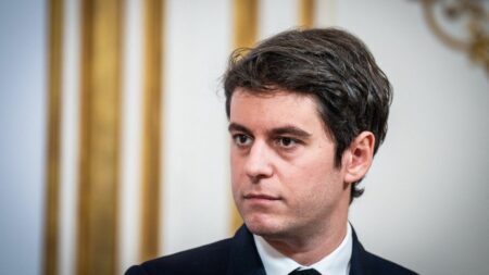 Comment Gabriel Attal assoit son autorité sur les poids lourds du gouvernement ?
          Imposer son autorité à 34 ans, c'est tout le défi de Gabriel Attal depuis bientôt deux mois face à Bruno Le Maire, Gérald Darmanin ou encore Sébastien Lecornu... Le Premier ministre dîne jeudi soir avec son ministre des Armées.