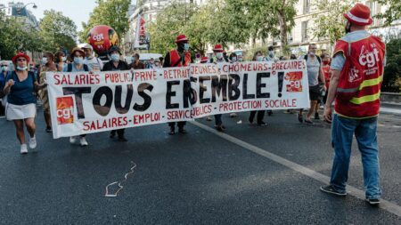 Grève de la fonction publique : trois questions sur la rémunération des fonctionnaires
          Près de 6 millions d'agents de la fonction publique sont appelés à faire grève mardi pour de meilleurs salaires.