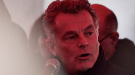 Guerre Israël-Hamas: ‘Vers le génocide’, accuse Fabien Roussel, Secrétaire National du PCF Guerre entre Israël et le Hamas : "Nous allons vers le génocide, il est en cours", accuse Fabien Roussel
Le secrétaire national du PCF, de retour d'une visite à Jérusalem et Ramallah, a comparé dimanche sur Europe 1 et CNews la situation du territoire palestinien à "Sarajevo" et au "ghetto de Varsovie".