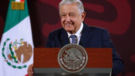 Influence du président mexicain Obrador sur les élections américaines et l’immigration L'influence du président mexicain, Andrés Manuel López Obrador, sur les élections américaines
Les décisions du Mexique pèseront sur la situation migratoire aux États-Unis. L'immigration est au cœur de la campagne présidentielle américaine et le président mexicain est en mesure de peser sur les débats.