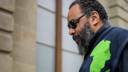 Gard : la préfecture interdit le spectacle de Dieudonné à Nîmes
          Le lieu du spectacle ne devait être communiqué par SMS seulement quelques heures avant le début.