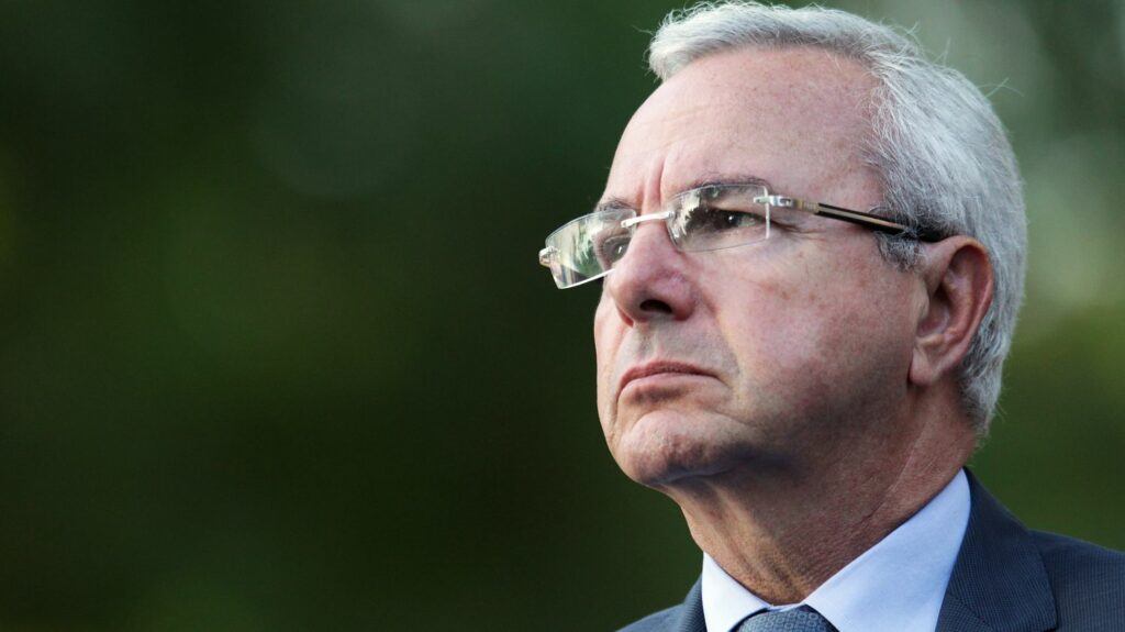 Fin de vie : Jean Leonetti craint "d'énormes difficultés dans l'application de la loi"
          Invité lundi sur France Culture, Jean Leonetti, ancien député et co-auteur de la loi Claeys-Leonetti de 2016 sur la fin de vie, a réagi aux annonces d'Emmanuel Macron sur un projet de loi pour une "aide à mourir."