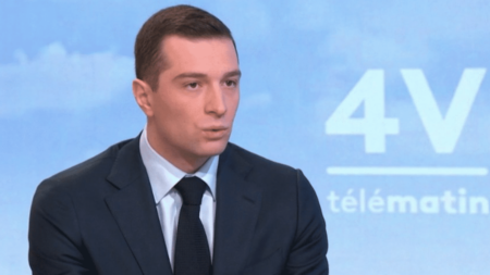 Jordan Bardella annonce que le RN s’abstiendra lors du vote sur l’Ukraine à l’Assemblée Débat sur l'Ukraine à l'Assemblée : Jordan Bardella annonce que le Rassemblement national s'abstiendra lors du vote
Jordan Bardella, président du Rassemblement national (RN), était l'invité des "4 Vérités" sur France 2, mardi 12 mars.