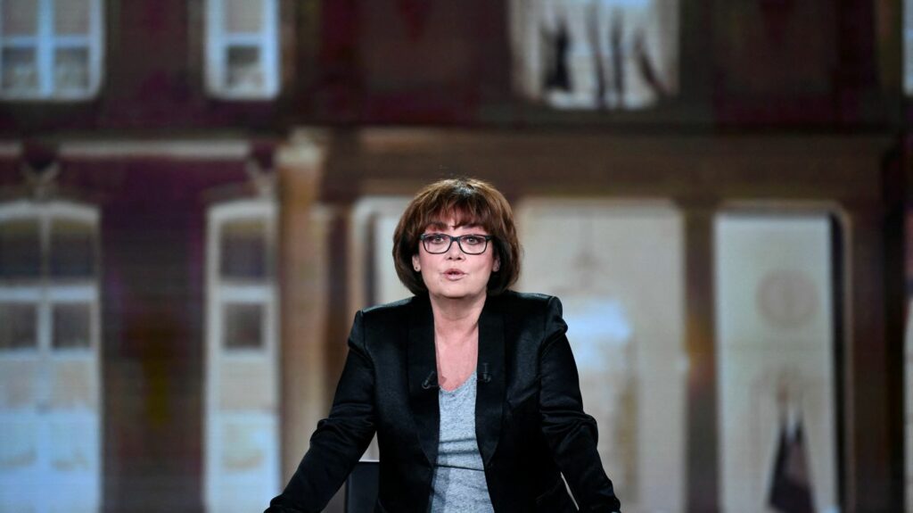 Nathalie Saint-Cricq sur des affiches de La France insoumise : la justice ordonne le retrait des images qui mettent en avant la journaliste
          La direction du mouvement politique a estimé qu'il n'y avait "aucune attaque ou mise en cause personnelle dans cette campagne" de communication.