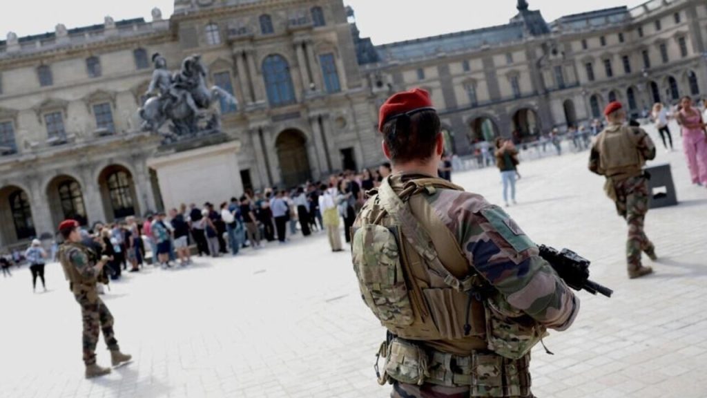La France relève l'alerte sécuritaire au plus haut niveau après l'attaque de Moscou