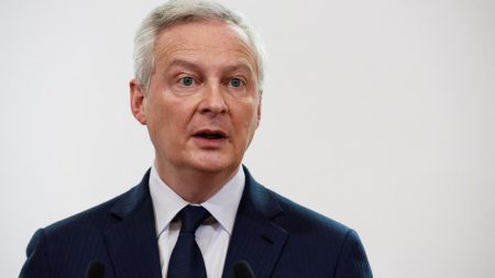 Le déficit budgétaire français se creuse mais le gouvernement promet de ne pas augmenter les impôts Le déficit budgétaire français se creuse mais le gouvernement promet de ne pas augmenter les impôts