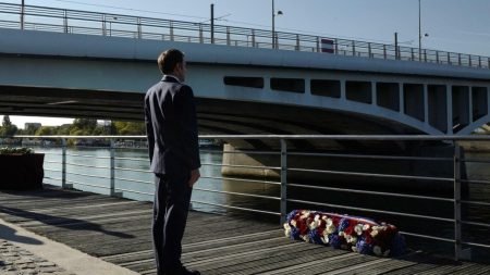 Les députés français ouvrent la voie à une journée commémorative du massacre des Algériens à Paris en 1961 Les députés français ouvrent la voie à une journée commémorative du massacre des Algériens à Paris en 1961
